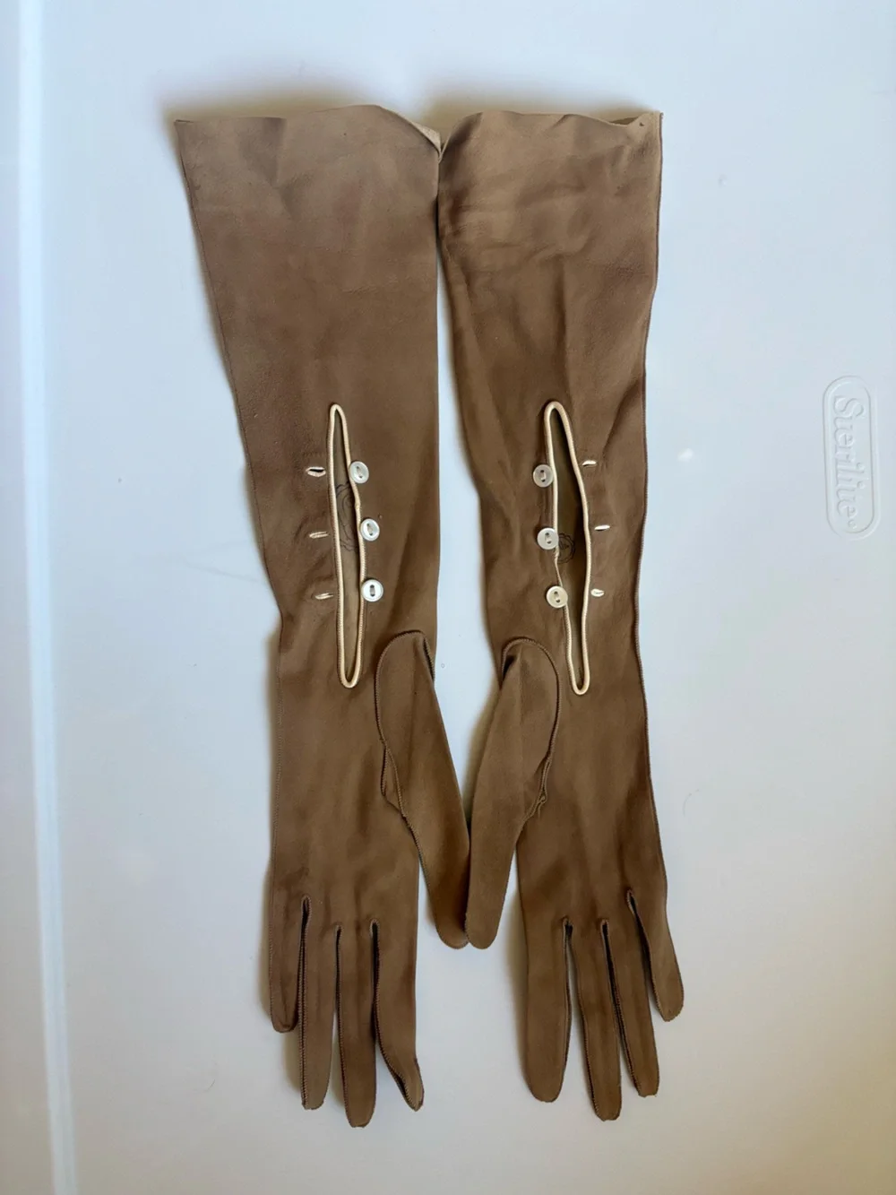 Vintage Hansen Brown Suede Opera Length Gloves with MOP Button Detail Size 6 3/4